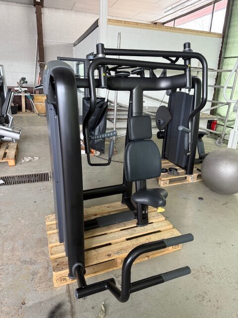 Technogym chest press