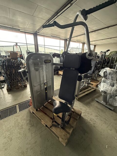 Technogym vertical traction