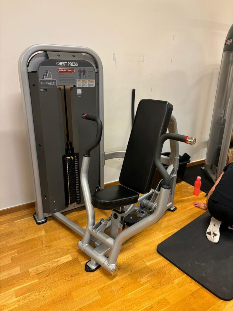Star trac chest press