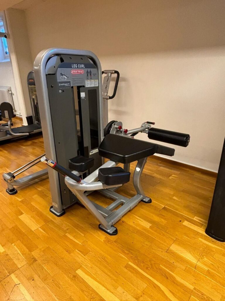 Star trac leg curl