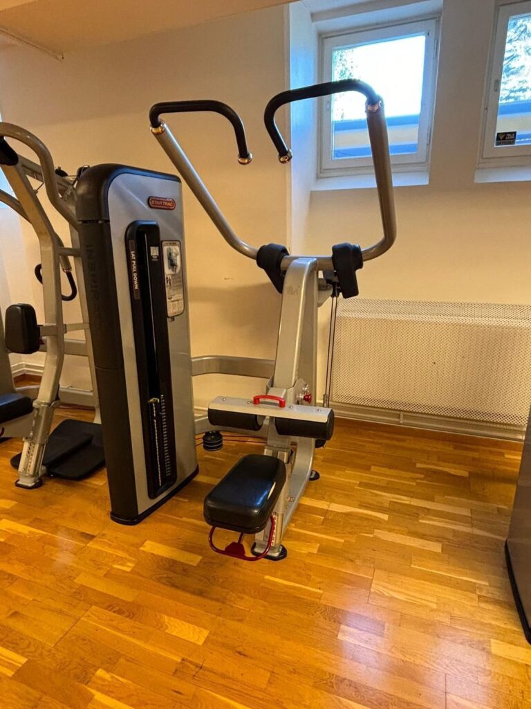 Star trac lat pull down