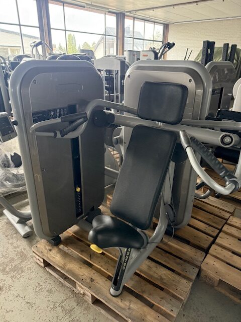 Technogym shoulder press